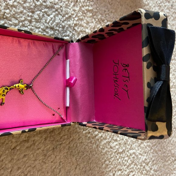 Betsy Johnson Giraffe Chunky Bracelet - Picture 4 of 4